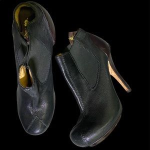 LAMB BY GWEN STEFANI